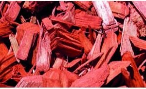 Farbige Holzschnitzel / Deko-Chips - ROT - Bodenabdeckung Garten 20-40mm / 35 l Sack